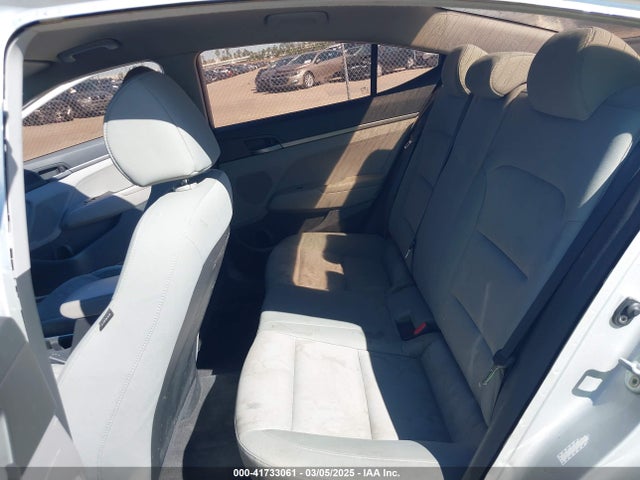 KMHD74LF8HU108435 Hyundai ELANTRA SE