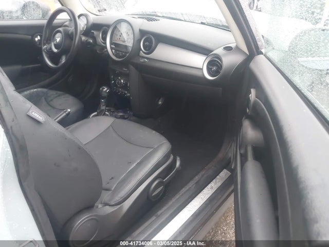 2013 MINI CLUBMAN WMWZF3C56DT491108 Photo 4