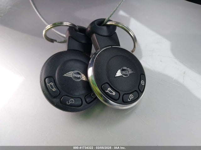 2010 MINI COOPER WMWMF3C57ATZ27826 Photo 10