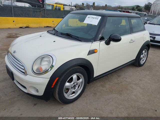 2010 MINI COOPER WMWMF3C57ATZ27826 Photo 1