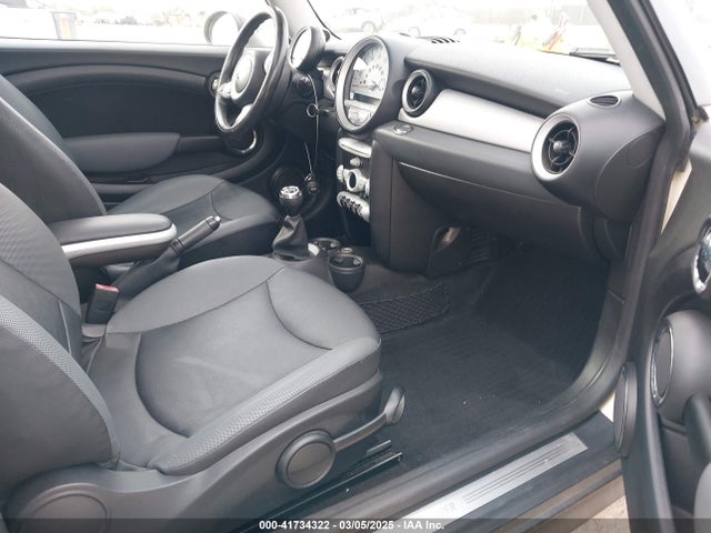 2010 MINI COOPER WMWMF3C57ATZ27826 Photo 4