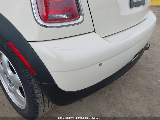 2010 MINI COOPER WMWMF3C57ATZ27826 Photo 5