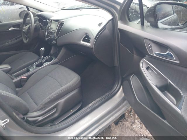 2017 CHEVROLET CRUZE 1G1BE5SM2H7252531 Photo 4
