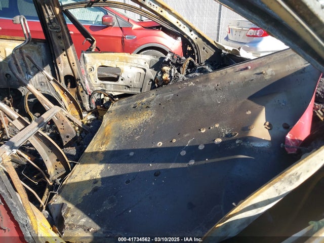 JTMRFREV6ED047869 Toyota Rav4 Xle