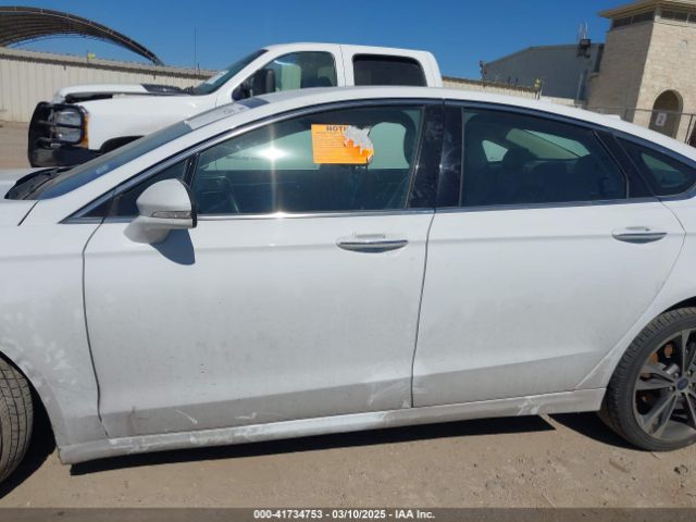 3FA6P0D98KR124086 Ford Fusion Titanium