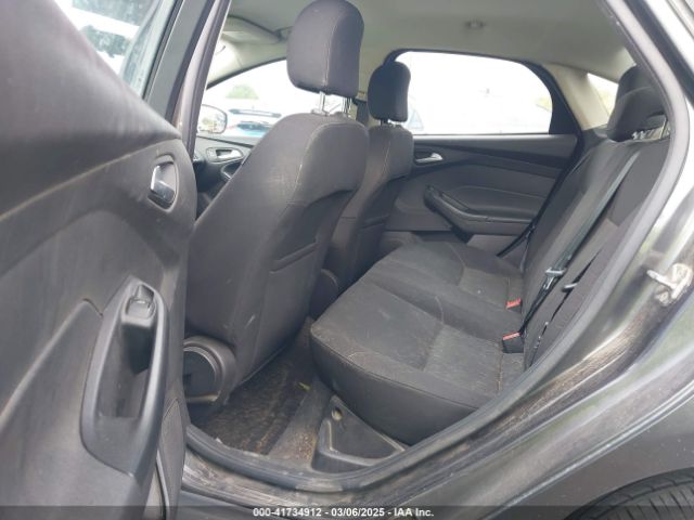 1FADP3F28FL231944 Ford FOCUS SE