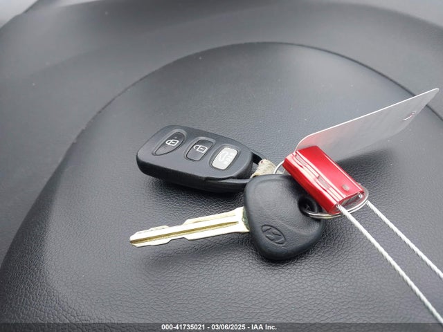 5NPDH4AE8FH588723 Hyundai ELANTRA SE