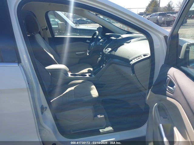 1FMCU9GX7GUC23546 Ford ESCAPE SE