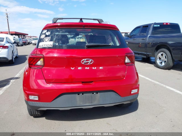 KMHRC8A37NU177565 Hyundai Venue Limited
