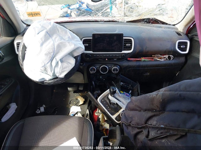 KMHRC8A37NU177565 Hyundai Venue Limited