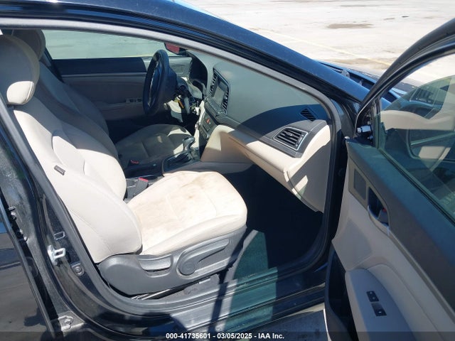 KMHD84LF8HU103555 Hyundai ELANTRA SE