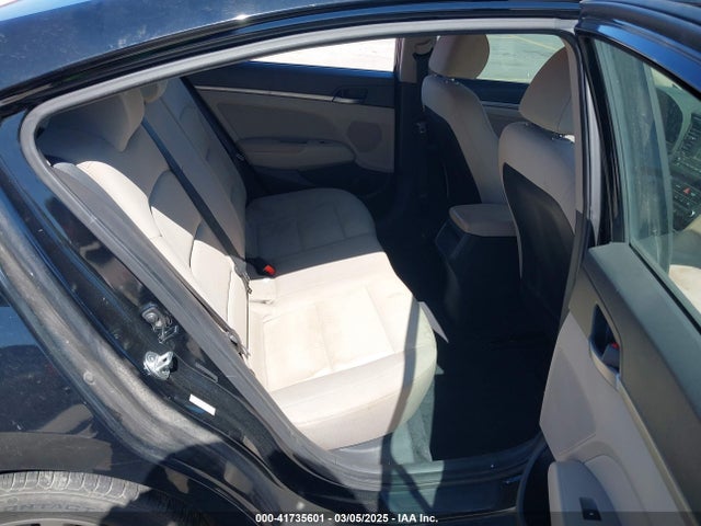 KMHD84LF8HU103555 Hyundai ELANTRA SE