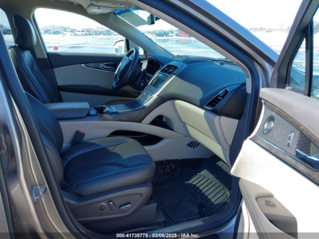2019 LINCOLN NAUTILUS 2LMPJ8LPXKBL67069 Photo 4