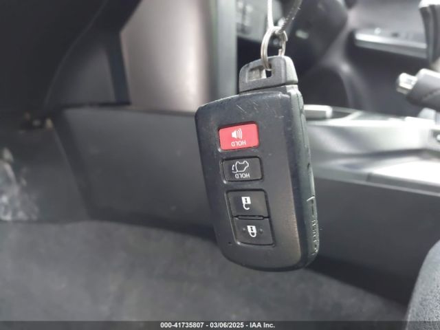 JTMNFREV2HJ707667 Toyota RAV4 SE