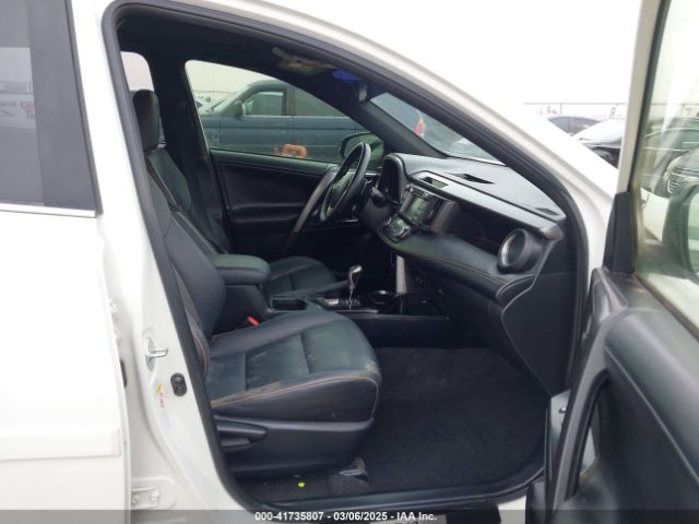 JTMNFREV2HJ707667 Toyota RAV4 SE