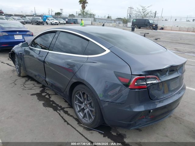 2018 TESLA MODEL 3 5YJ3E1EB9JF128335 Photo 2