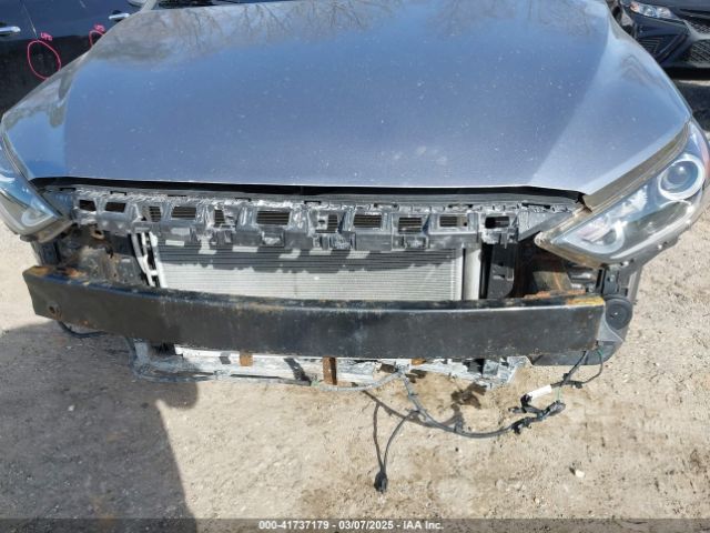 KMHD84LFXJU452027 Hyundai ELANTRA SEL