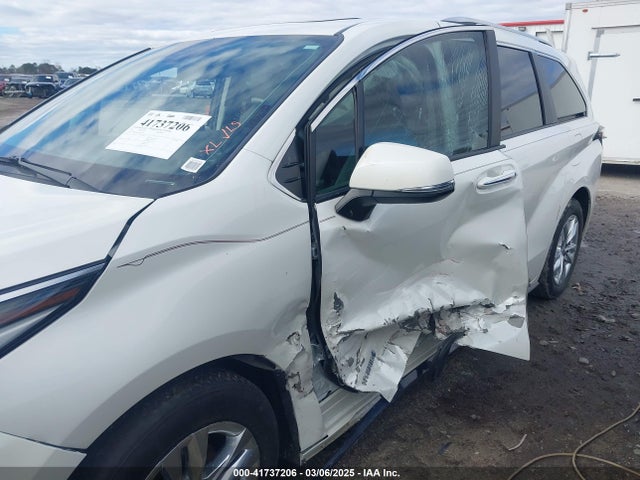 5TDZRKEC5MS017567 Toyota Sienna Limited