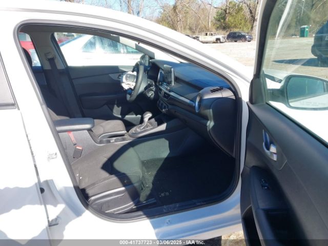 3KPF24ADXME322994 KIA Forte Lxs