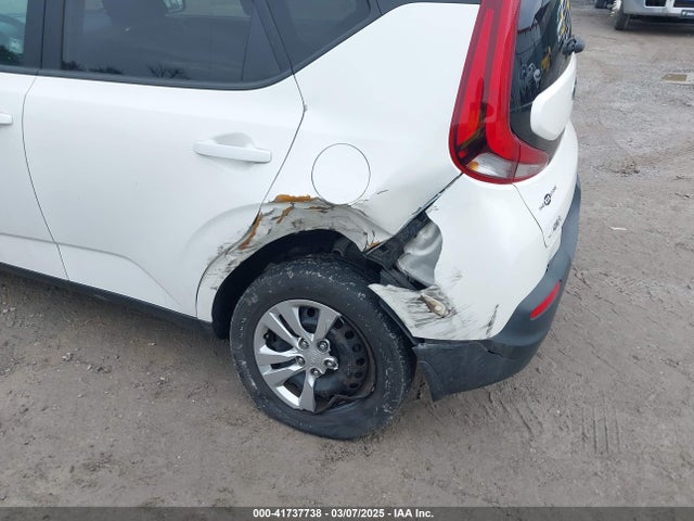 KNDJ23AU2M7143076 KIA SOUL LX