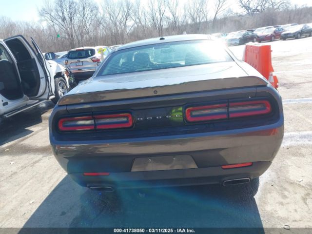 2C3CDZAG6KH701632 Dodge Challenger Sxt