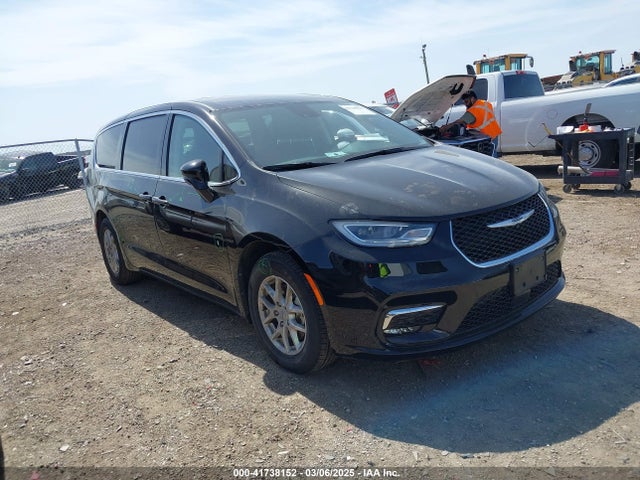 Chrysler Pacifica Touring L 2024 2C4RC1BG1RR143265 Image 13