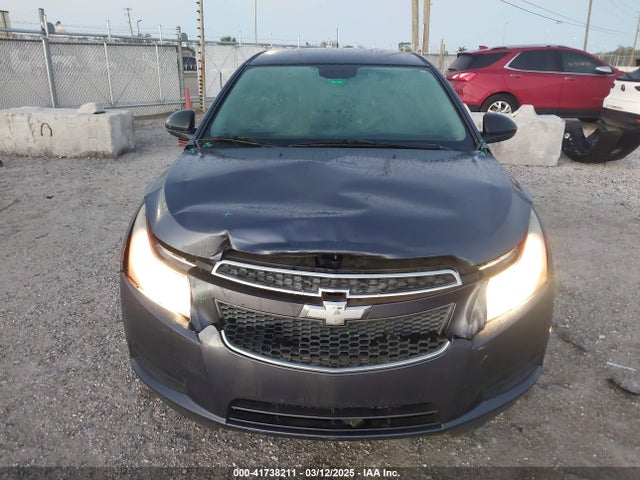 1G1PA5SH2E7431877 Chevrolet Cruze Ls Auto