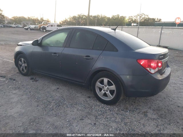 1G1PA5SH2E7431877 Chevrolet Cruze Ls Auto
