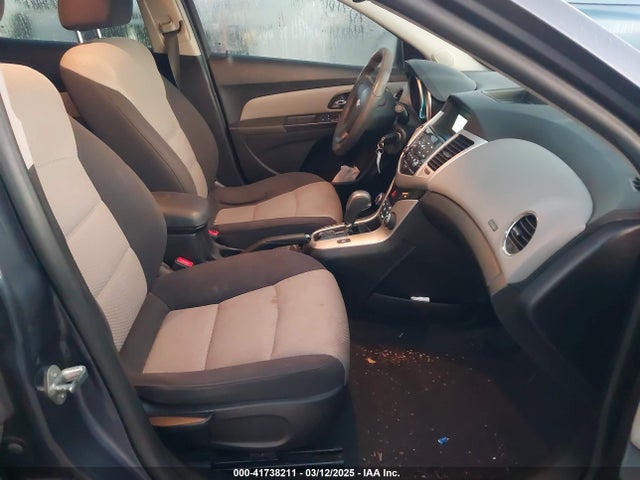 1G1PA5SH2E7431877 Chevrolet Cruze Ls Auto