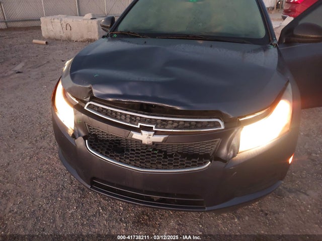1G1PA5SH2E7431877 Chevrolet Cruze Ls Auto