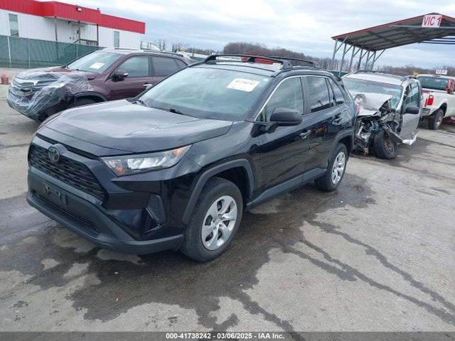 Toyota RAV4 LE 2020 JTMF1RFV1LD064656 Image 2