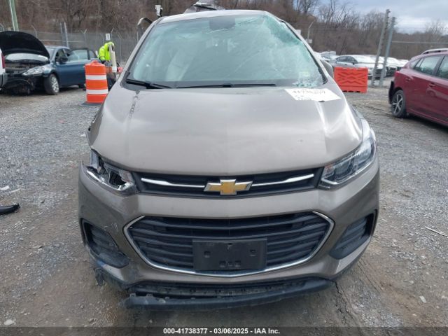 KL7CJNSB2MB312589 Chevrolet Trax Awd Ls