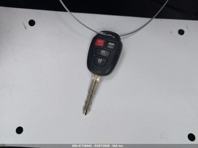 5YFBURHE2HP729622 Toyota COROLLA LE