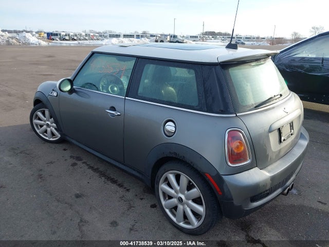 2009 MINI COOPER S WMWMF73589TT95439 Photo 2