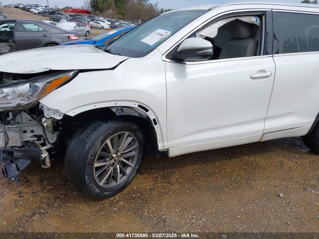 5TDKZRFHXHS523258 Toyota Highlander Xle