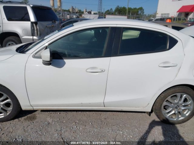 3MYDLBYV5JY300338 Toyota YARIS IA