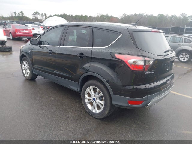 1FMCU0GDXHUC81721 Ford ESCAPE SE