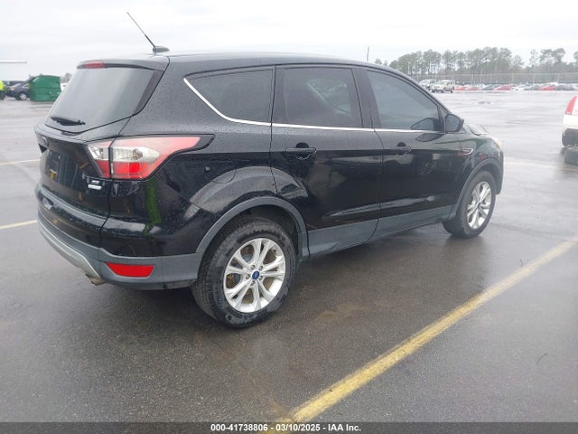 1FMCU0GDXHUC81721 Ford ESCAPE SE