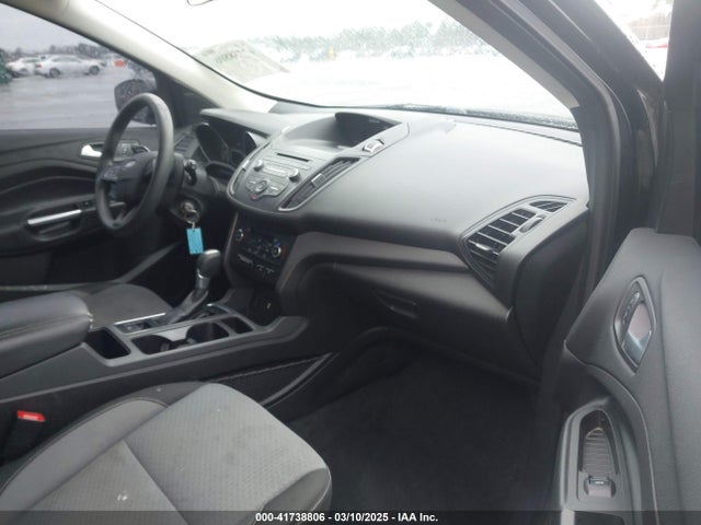 1FMCU0GDXHUC81721 Ford ESCAPE SE