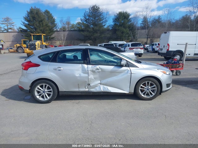1FADP3K28JL254252 Ford FOCUS SE