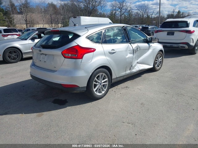 1FADP3K28JL254252 Ford FOCUS SE