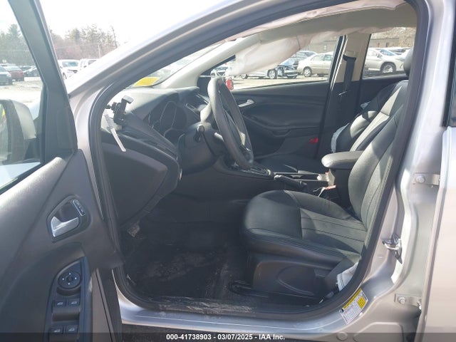 1FADP3K28JL254252 Ford FOCUS SE
