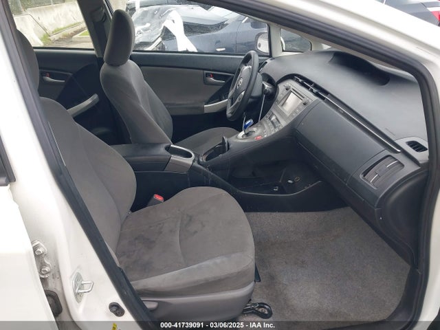 JTDKN3DU9F0467225 Toyota Prius Two