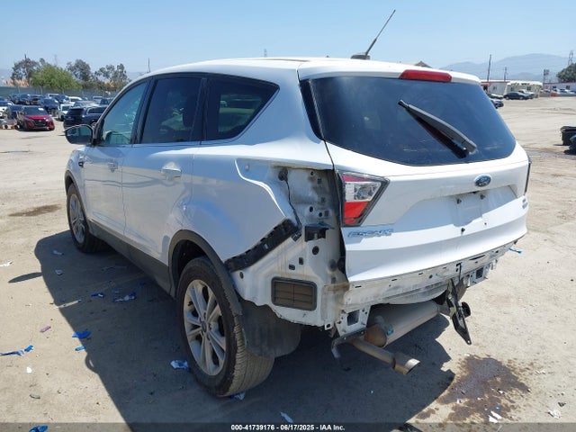 1FMCU0GD5HUA95861 Ford ESCAPE SE
