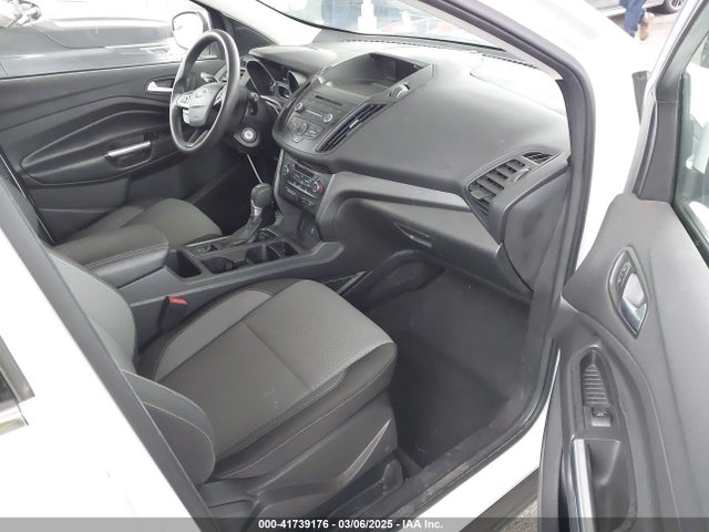 1FMCU0GD5HUA95861 Ford ESCAPE SE