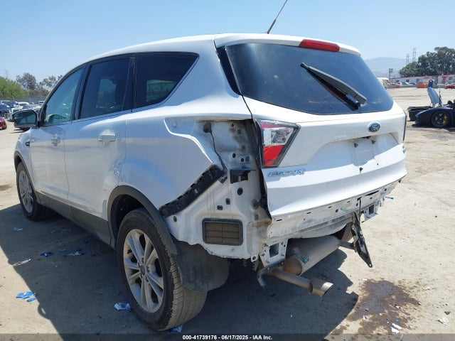 1FMCU0GD5HUA95861 Ford ESCAPE SE