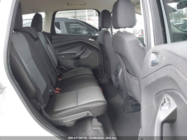 1FMCU0GD5HUA95861 Ford ESCAPE SE