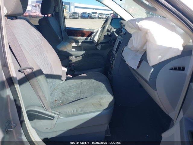 2010 Chrysler Town & Country Touring მანქანა იყიდება აუქციონზე, vin: 2A4RR5D12AR155776, აუქციონის ნომერი: 41739471