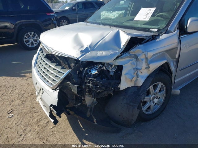 2010 Chrysler Town & Country Touring მანქანა იყიდება აუქციონზე, vin: 2A4RR5D12AR155776, აუქციონის ნომერი: 41739471