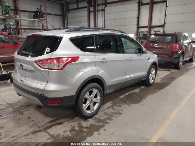 1FMCU9GX7GUA64379 Ford ESCAPE SE